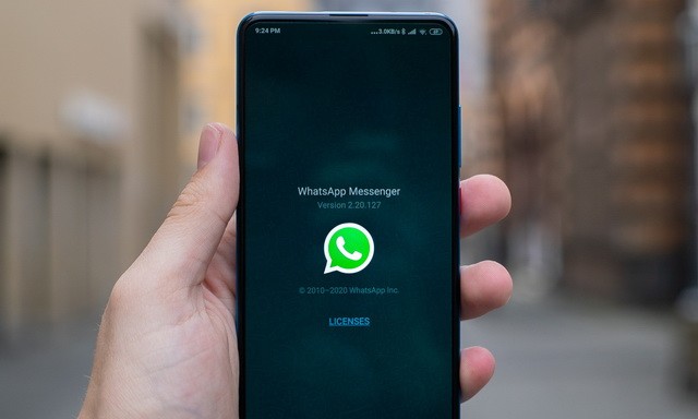 How Free Messaging Apps Like WhatsApp & WeChat Make Money - Marketing Mind